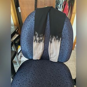 Lululemon leggings, black with color block detail sz. 0 these are NWOT.